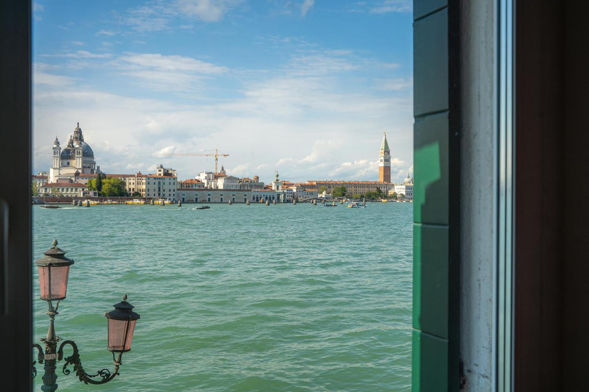 3 Windows On St Mark - Waterfront Apartment Venecia Exterior foto