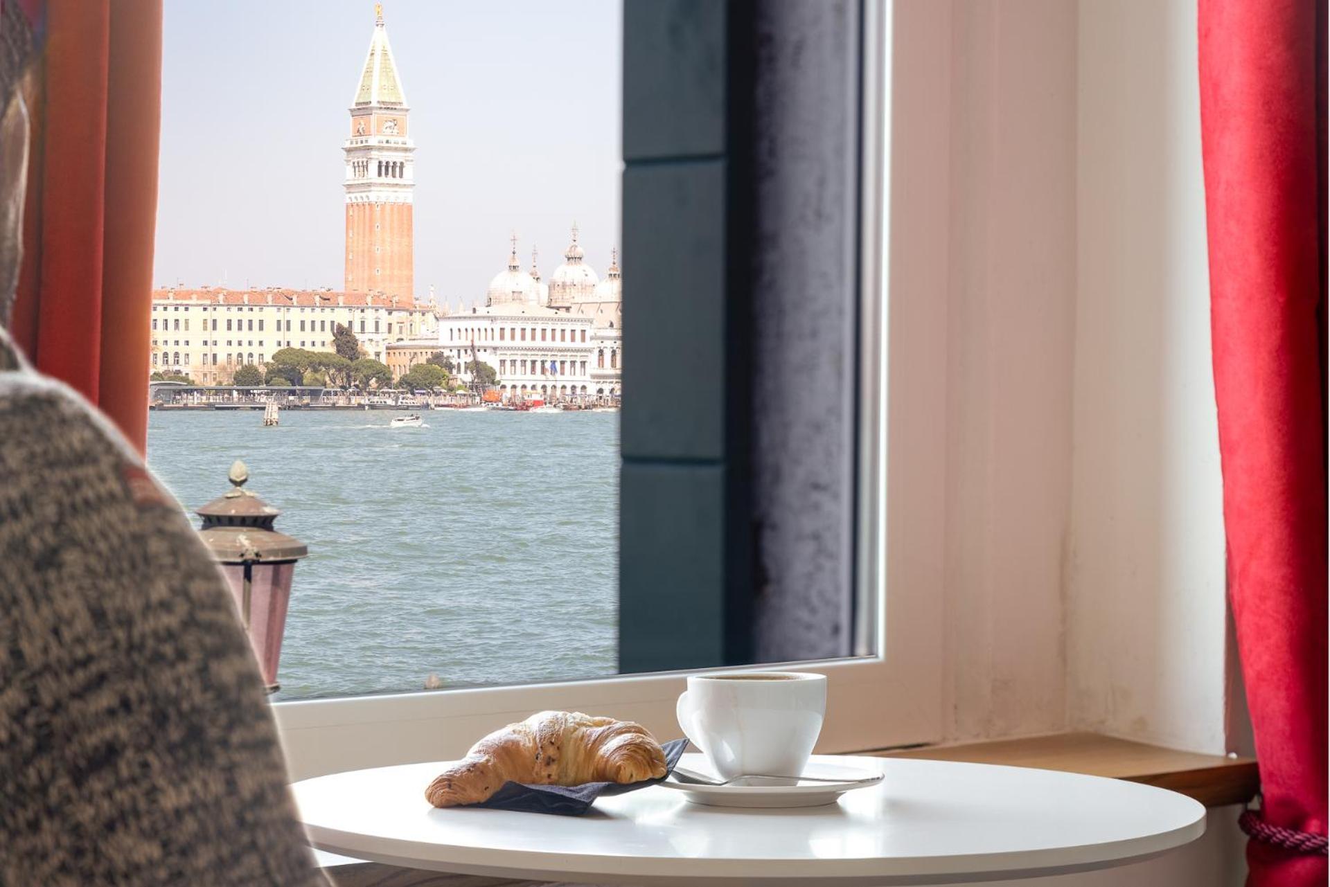 3 Windows On St Mark - Waterfront Apartment Venecia Exterior foto