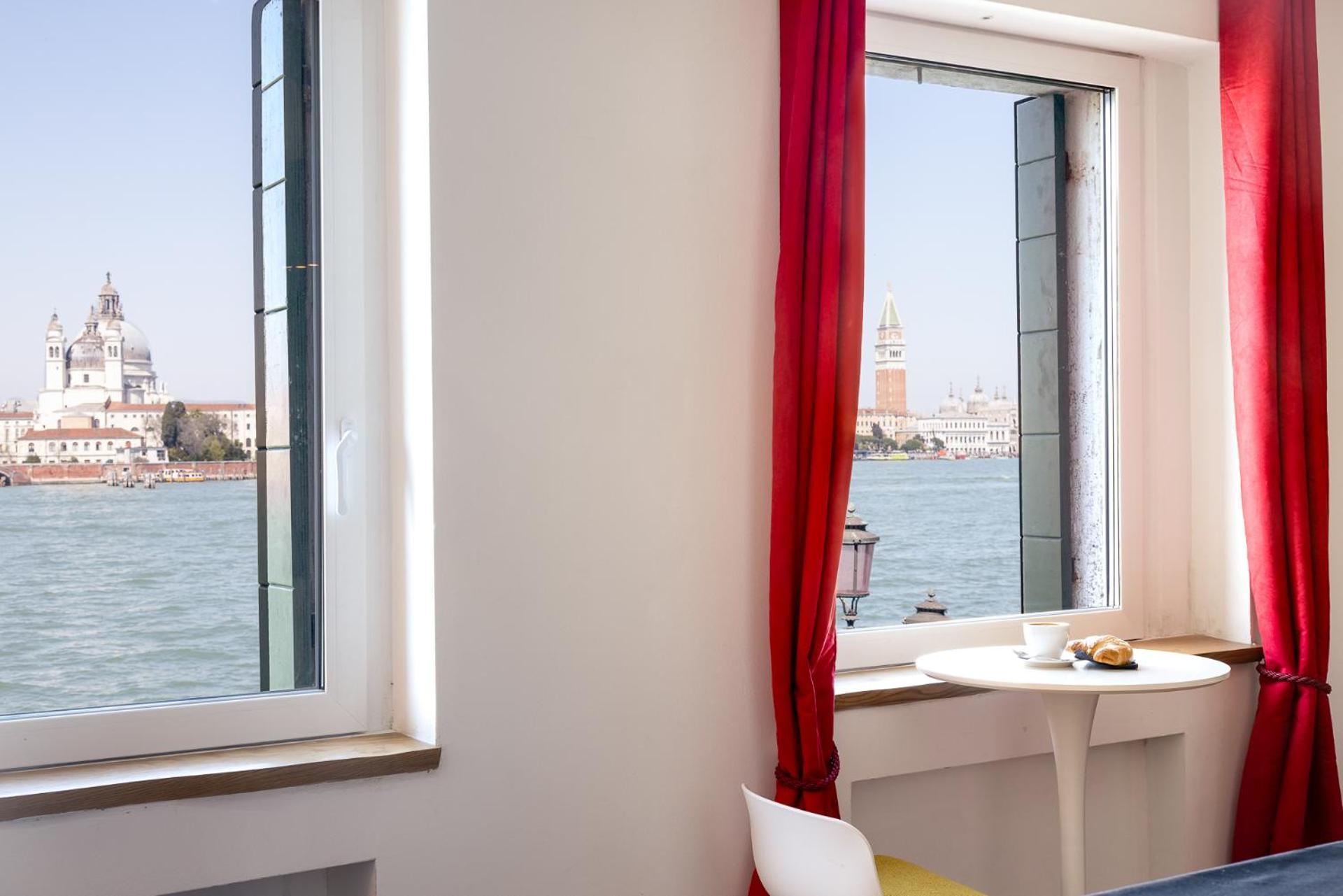 3 Windows On St Mark - Waterfront Apartment Venecia Exterior foto