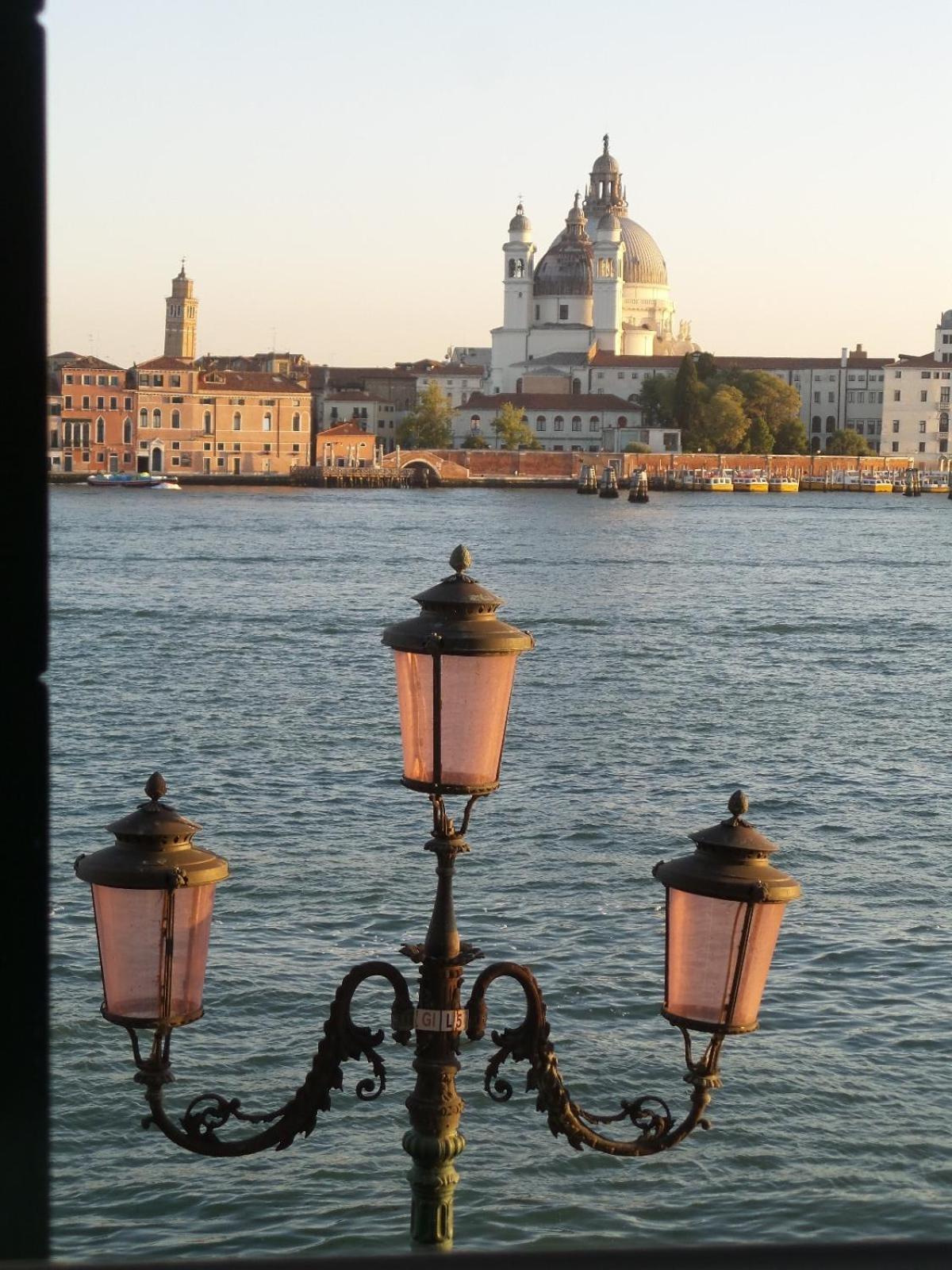 3 Windows On St Mark - Waterfront Apartment Venecia Exterior foto