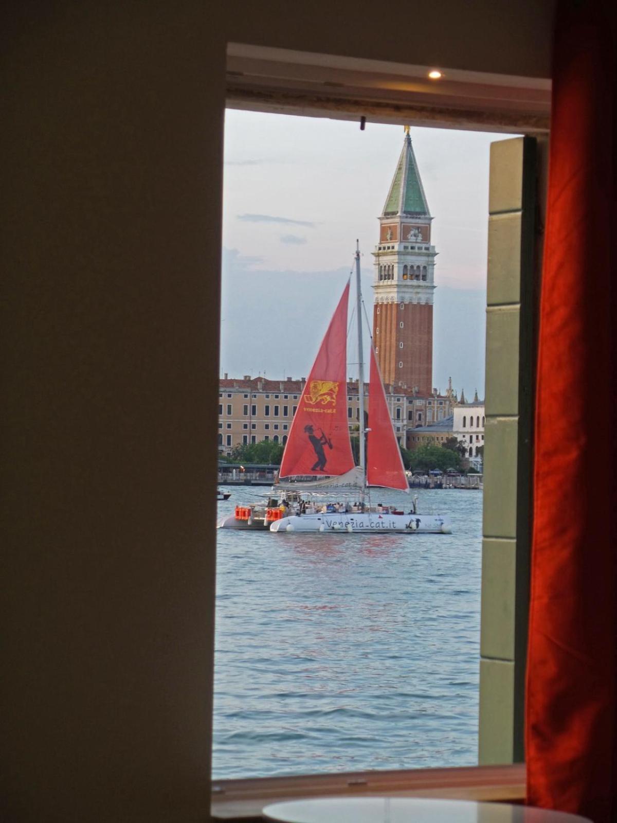 3 Windows On St Mark - Waterfront Apartment Venecia Exterior foto